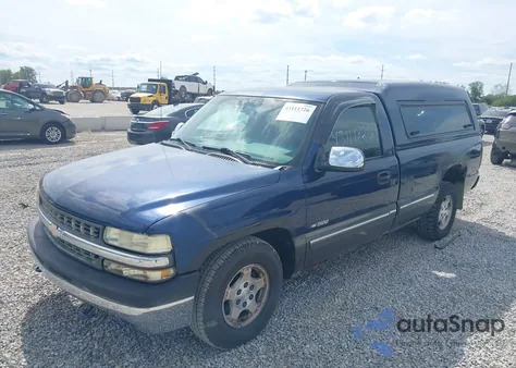 2000 Chevrolet Silverado 1500 Ls z USA, uszkodzony, nr VIN 1GCEC14T6YE339772